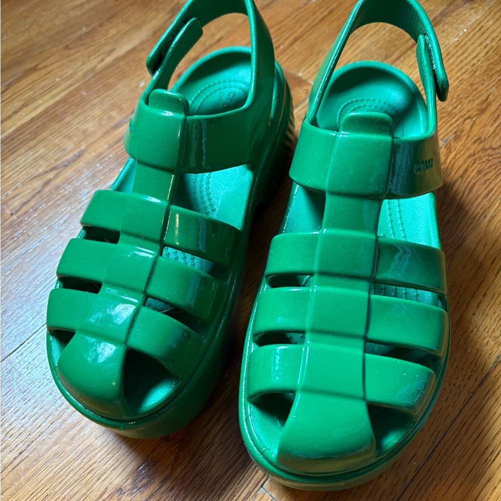 Crocs Stomp Fisherman Sandal in Green Ivy